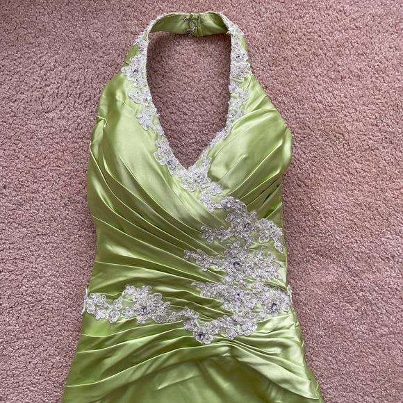Light Green Prom Dress / Evening Gown, Size SM / Dress size 6 - Picture 2 of 4